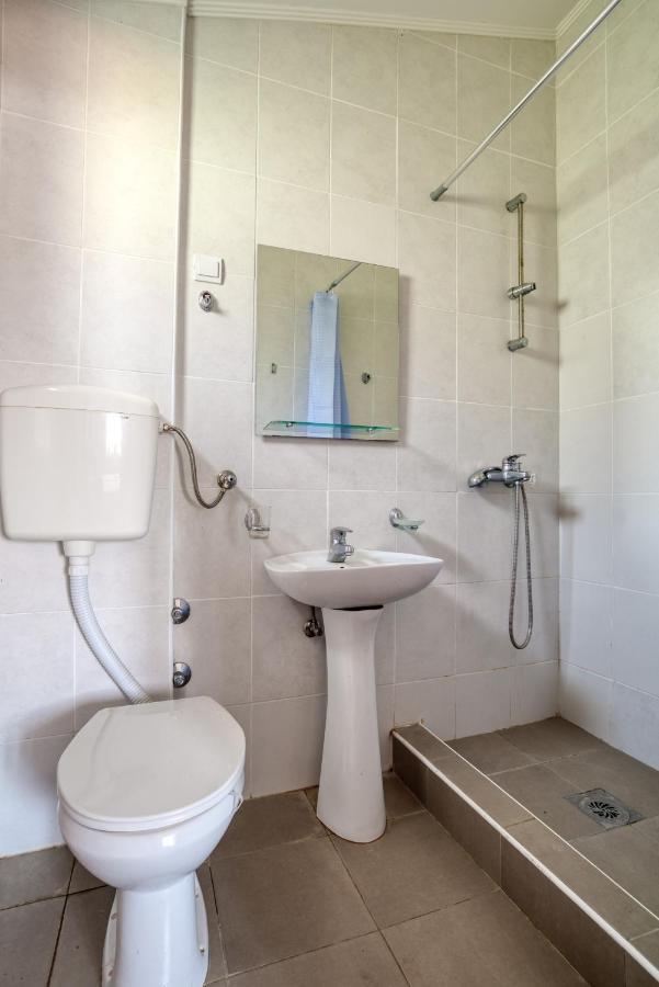Apartmani Bronhi ストモレ エクステリア 写真